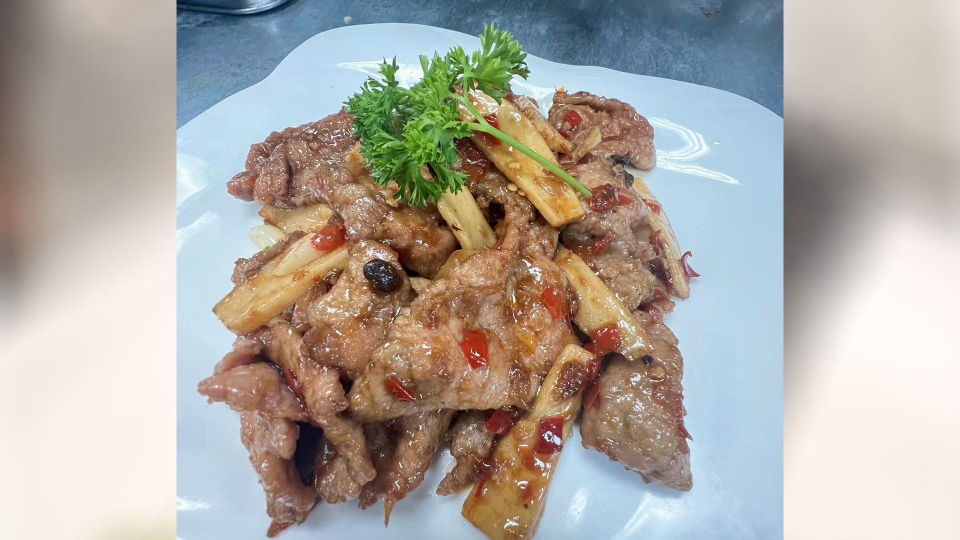 Hunan Style Sauteed Beef-湖南小炒牛