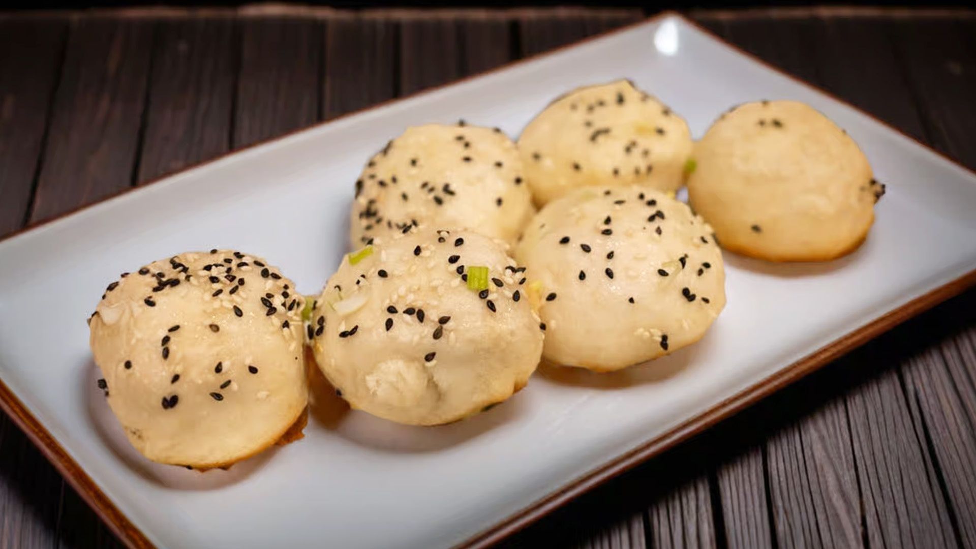 C9.Pan Fried Pork w.Chinese Cabbage Wonton(8)-煎菜肉馄饨(8)