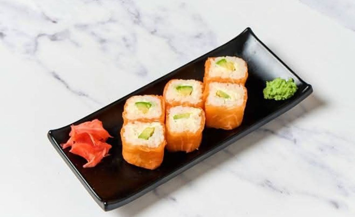 Salmon rolls - avocat cheese