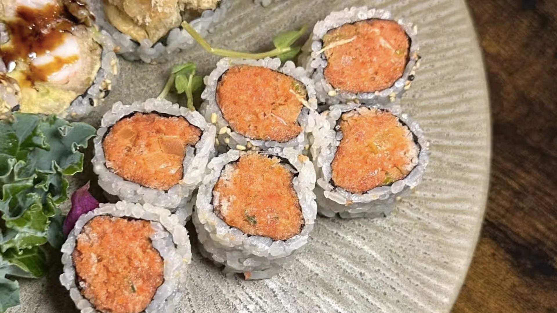 Spicy Crunchy Salmon Roll