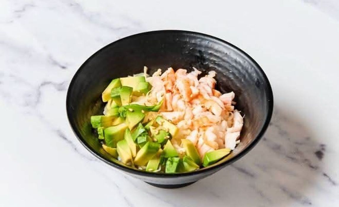Salade choux crevette avocat