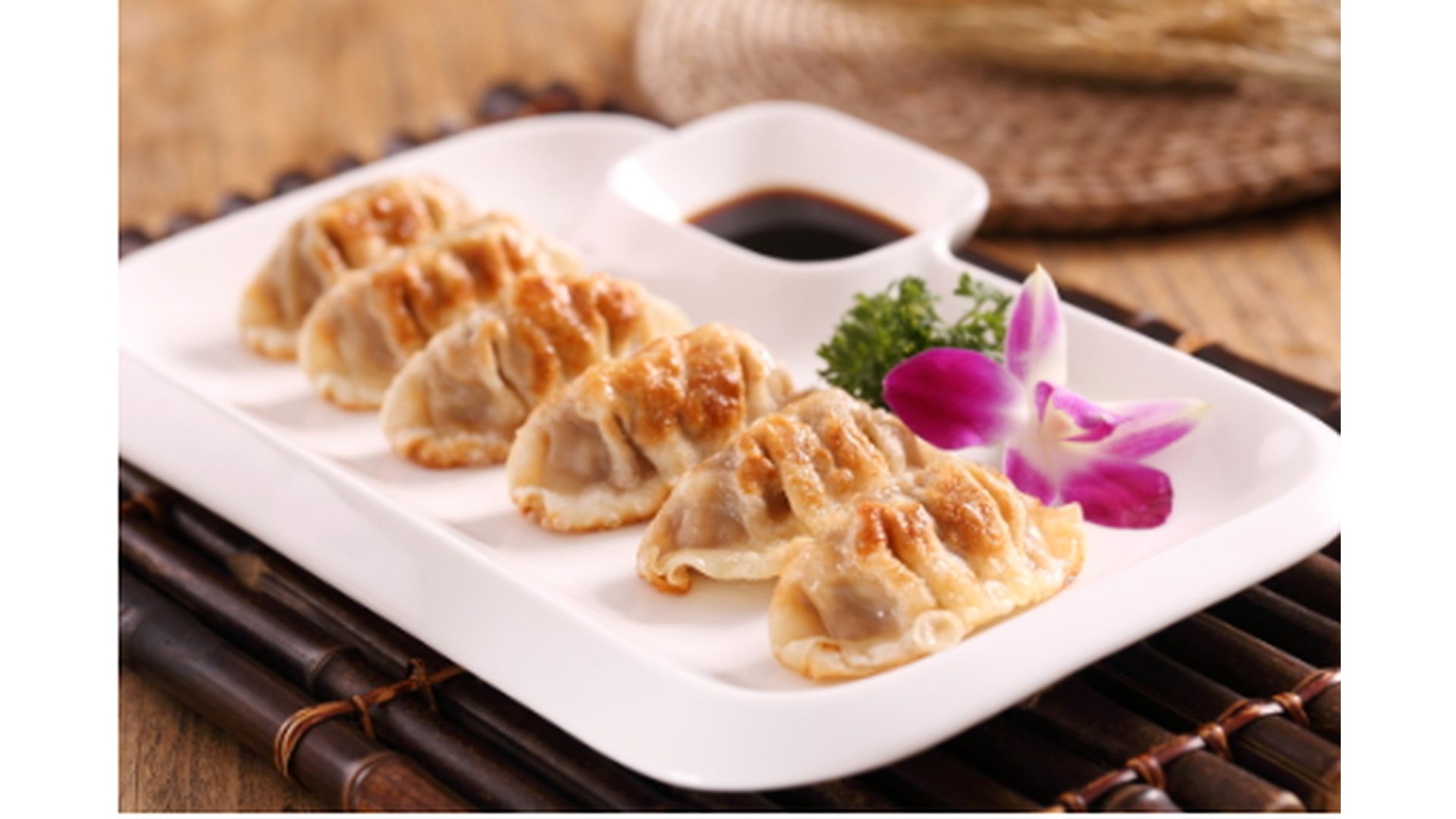 Pan-Fried Chicken Pork Dumplings-鸡肉煎饺