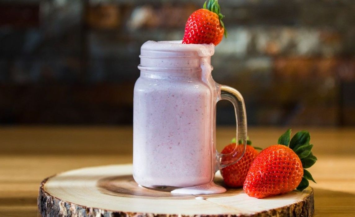 STRAWBERRY MILKSHAKE