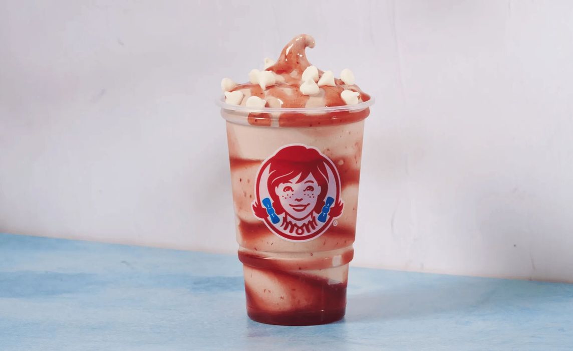 Regular Chocolate Strawberries and Cream Frosty®