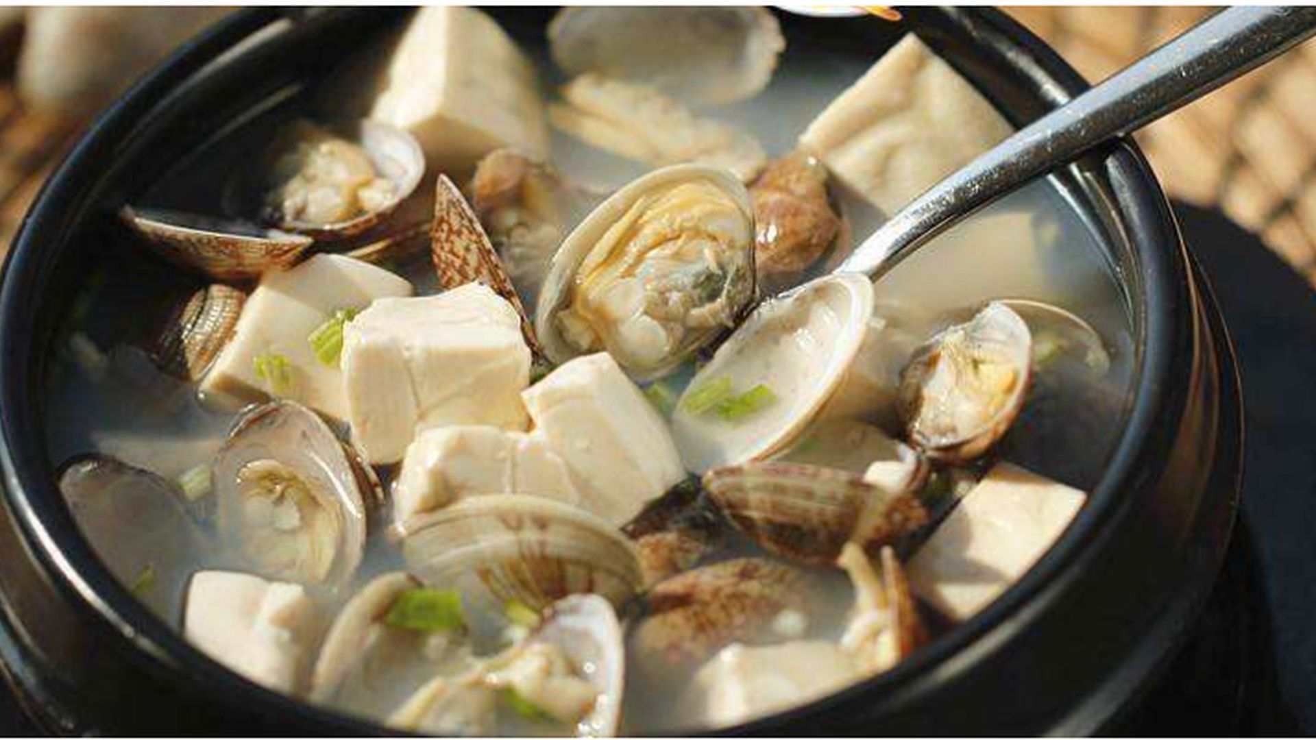 Cilantro & Clam w. Tofu Soup