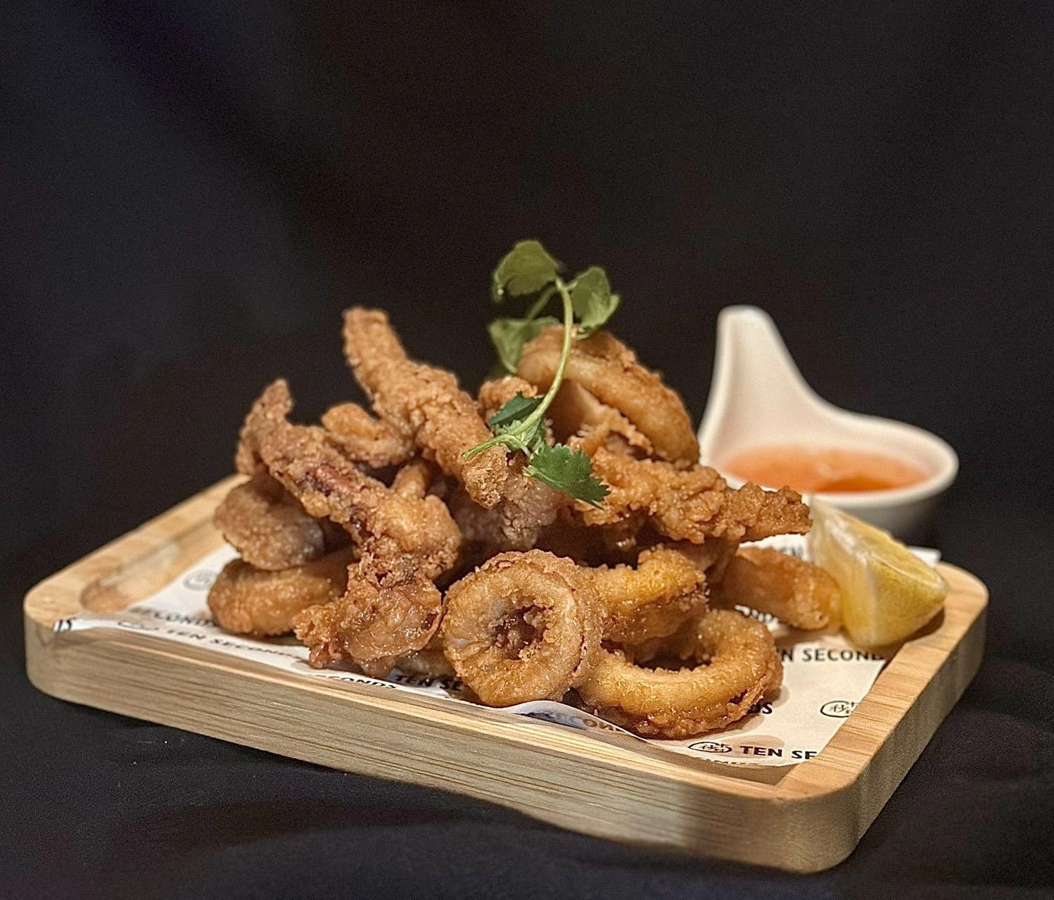 A12. Fried Calamari 炸鱿鱼圈