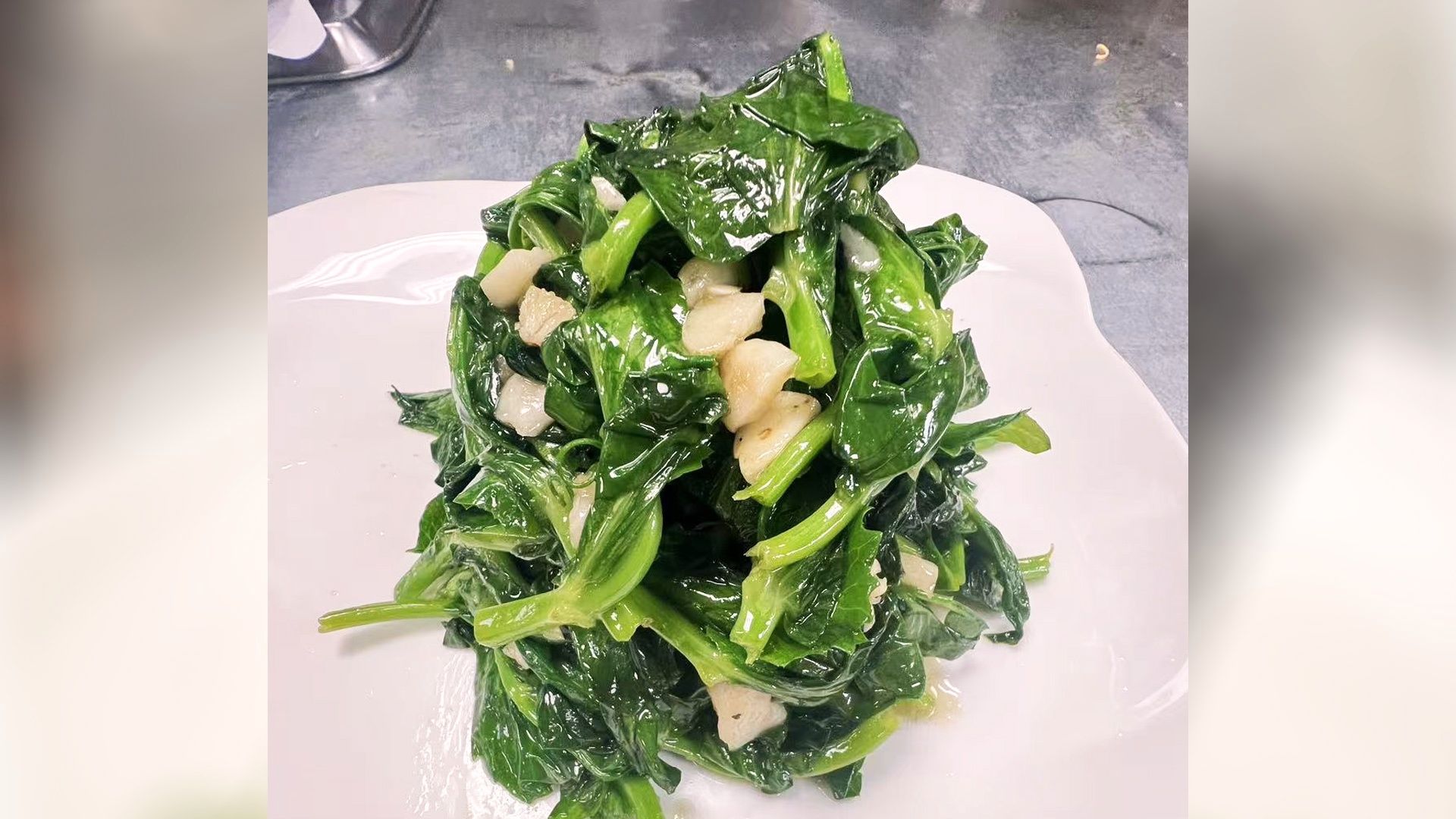 Pea Shoots w.Garlic-蒜蓉豆苗