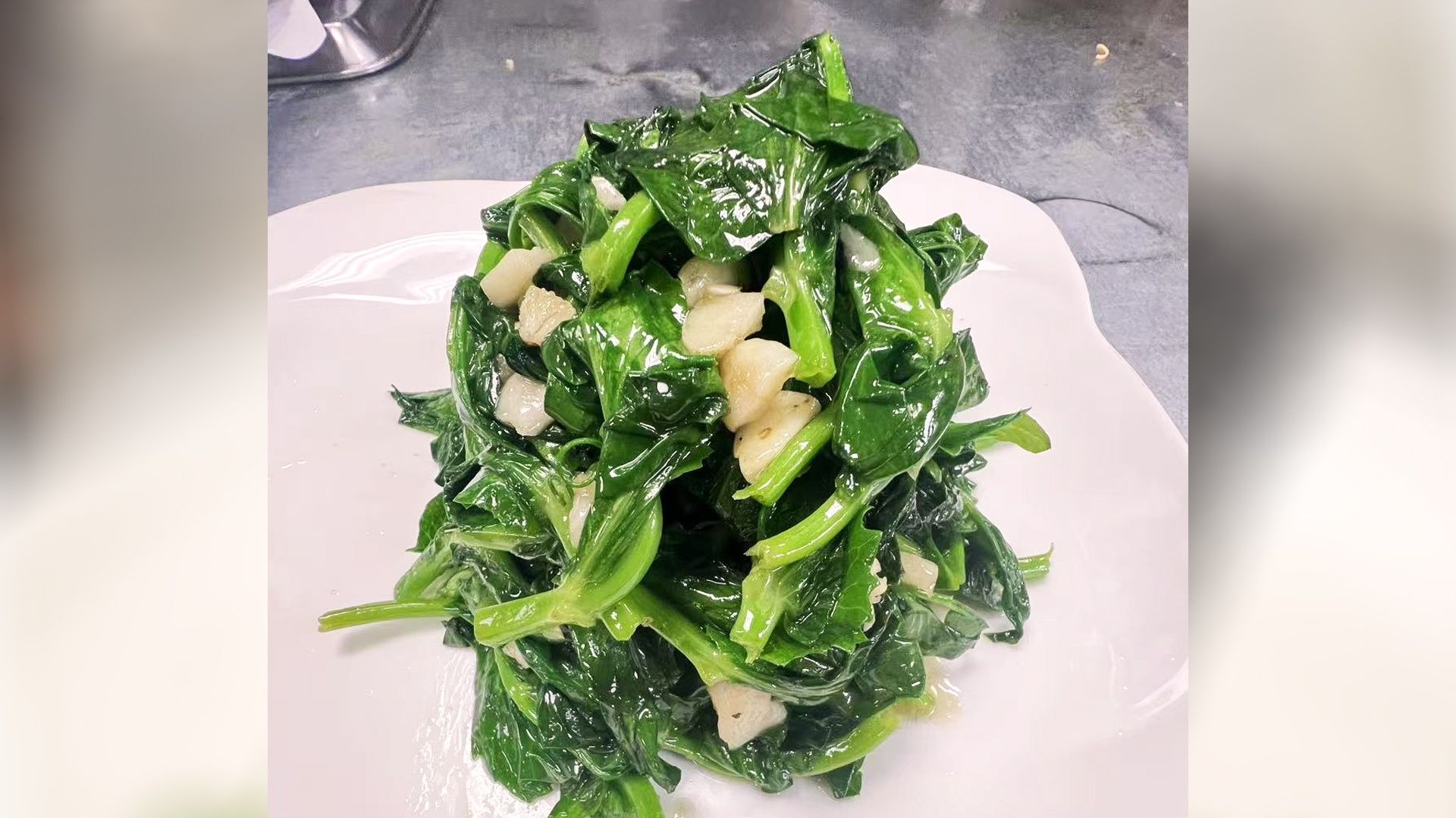 Pea Shoots w.Garlic-蒜蓉豆苗