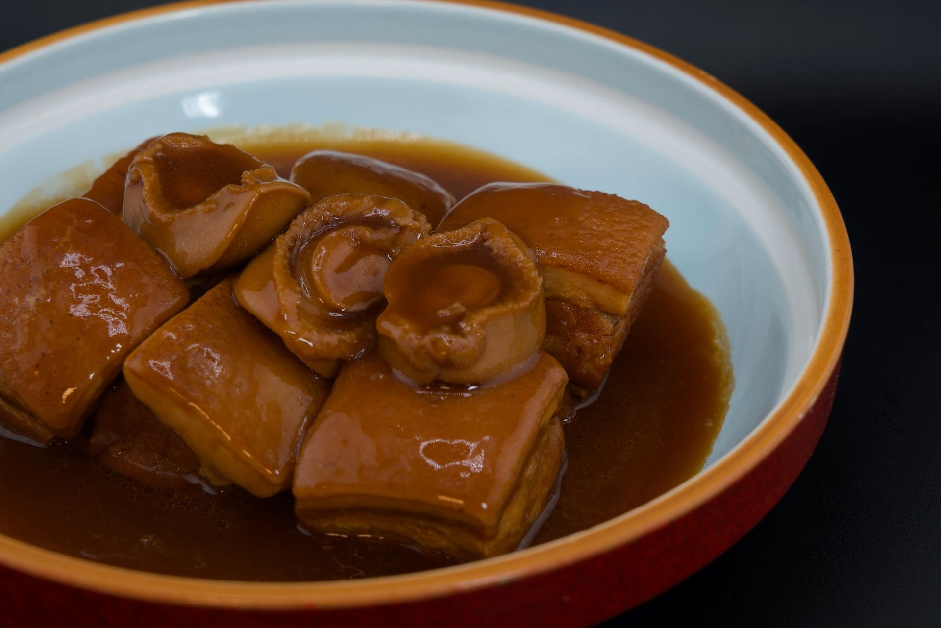 Braised Pork Belly W/Abalone In Brown Sauce 仔鲍红烧肉