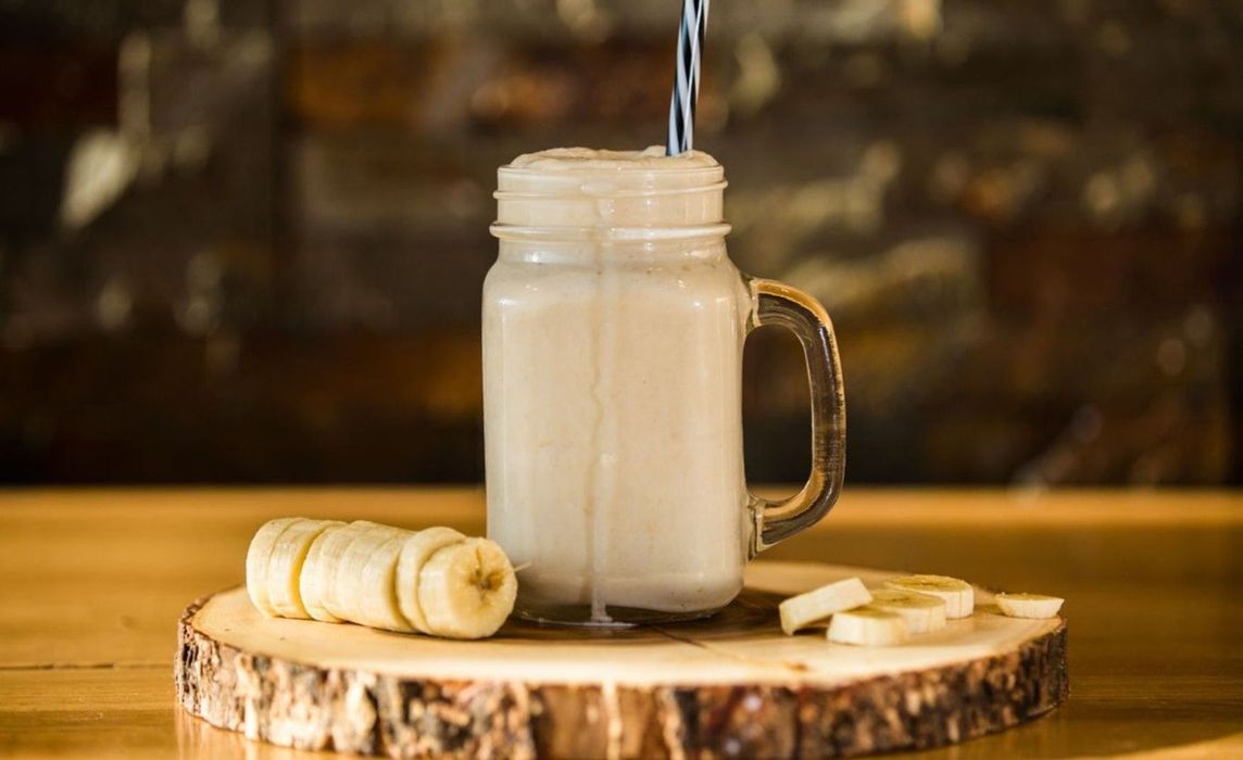 BANANA MILKSHAKE