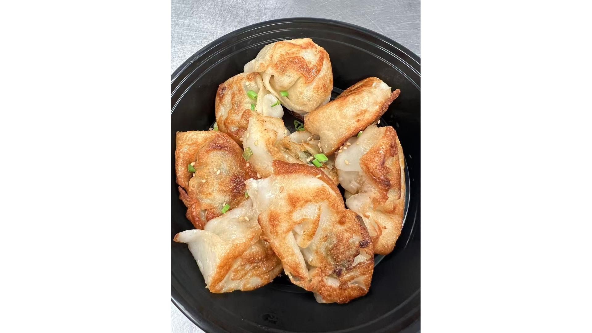 Pan-Fried Wontons w.Pork Vegetable (8)