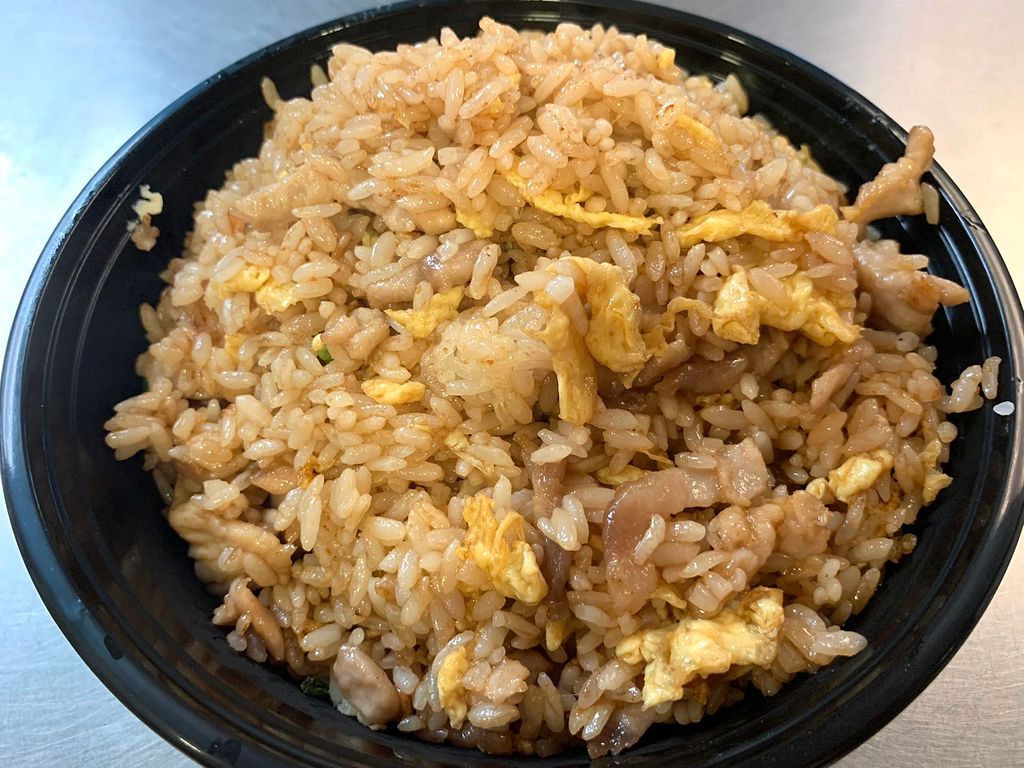 R5. Pork Fried Rice R5. 猪肉炒饭