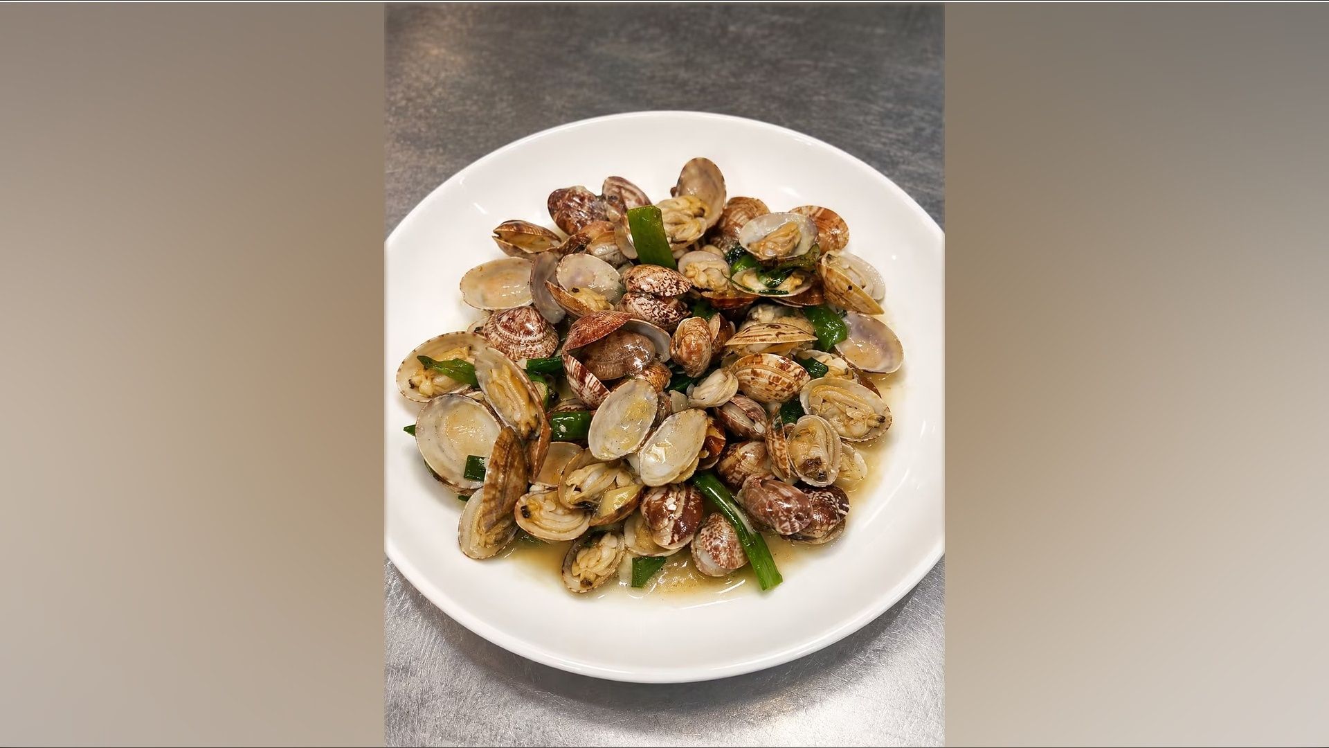 Sauteed Clams w. Scallion & Ginger