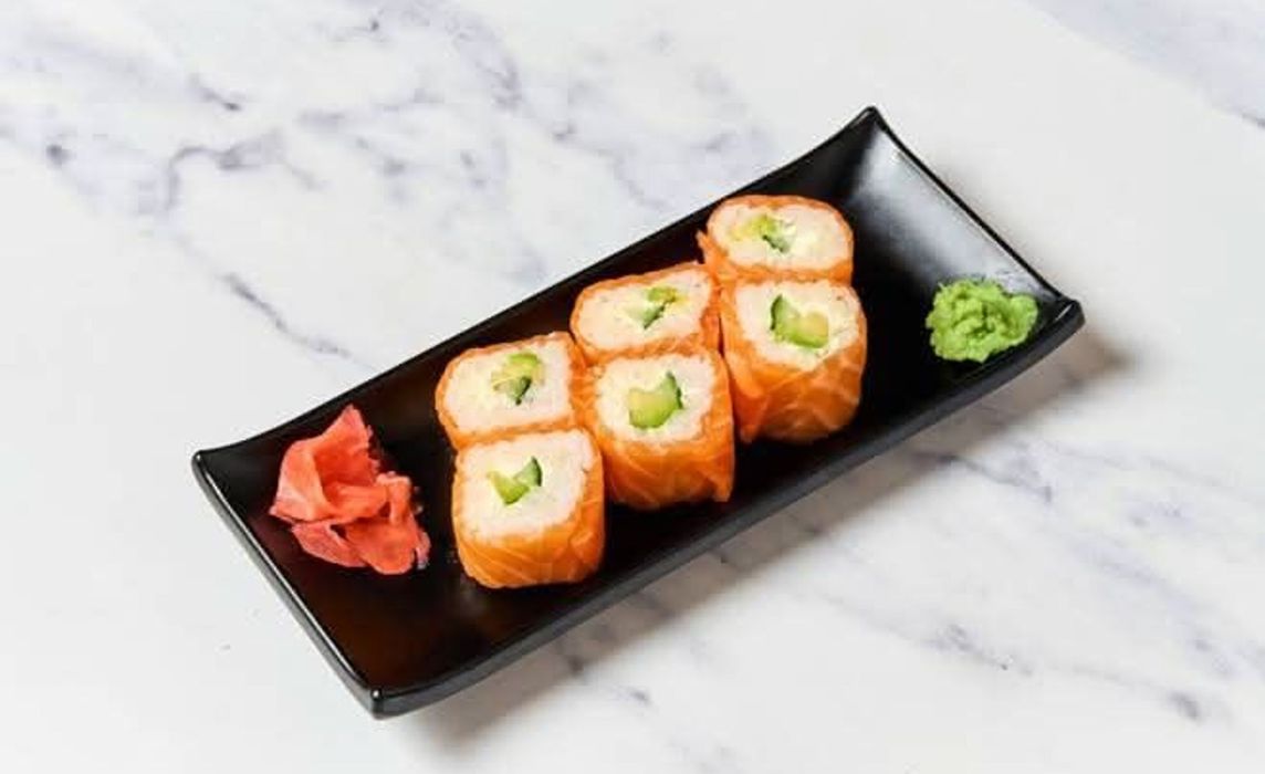 Salmon rolls - avocat concombre cheese