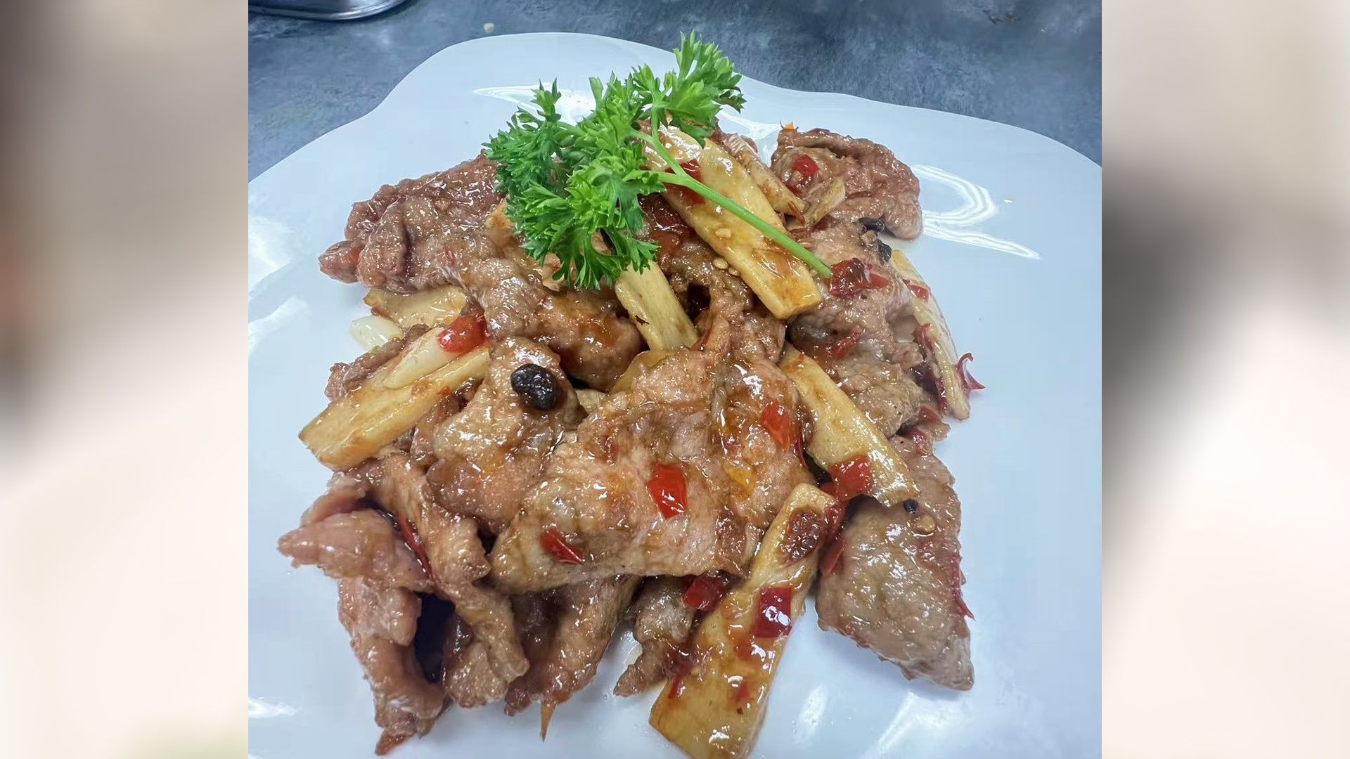 Hunan Style Sauteed Beef-湖南小炒牛