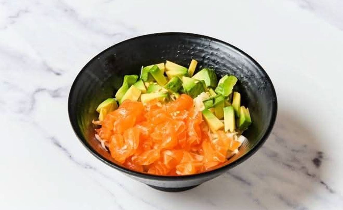 Salade choux saumon avocat