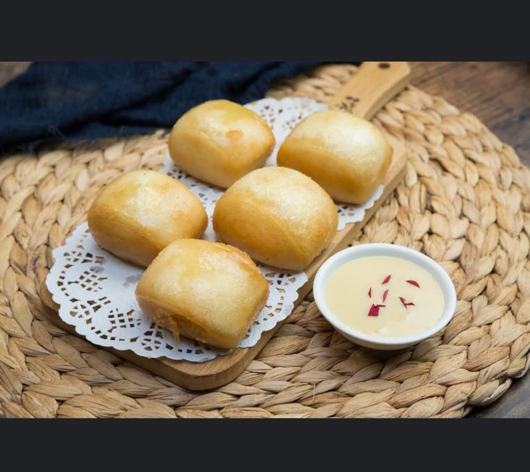 Fried Bun W. Condensed Milk 奶香黄金小馒头