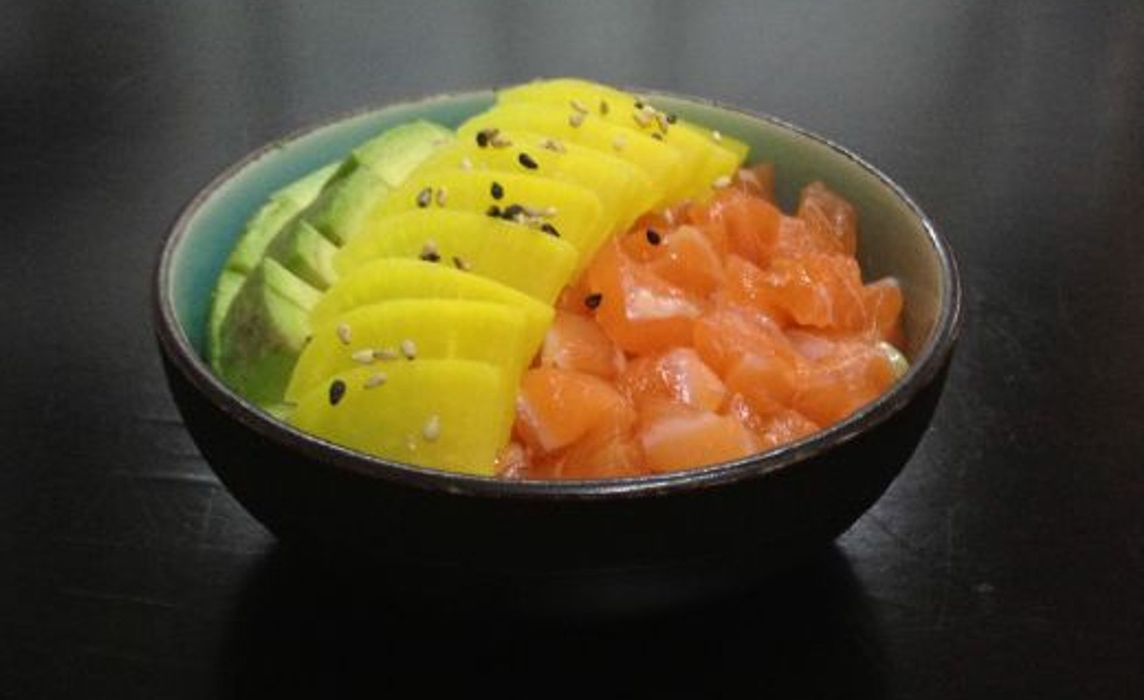 AR2. Saumon radis et avocat sur riz